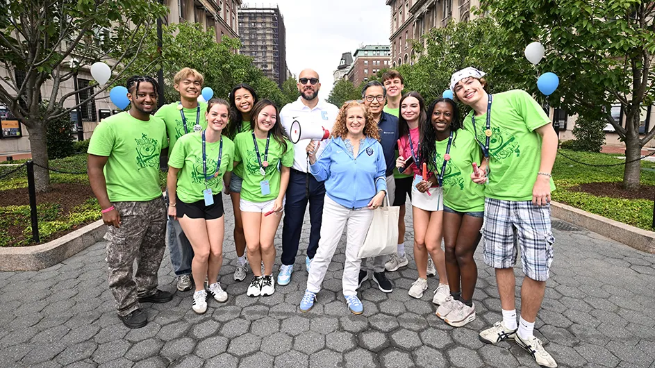 Move-in day for students of the Columbia College and Columbia Engineering classes of 2030 with President Mnookin, Dean Josef Sorett and Dean Shih-Fu Chang. Photo by Eileen Barroso.